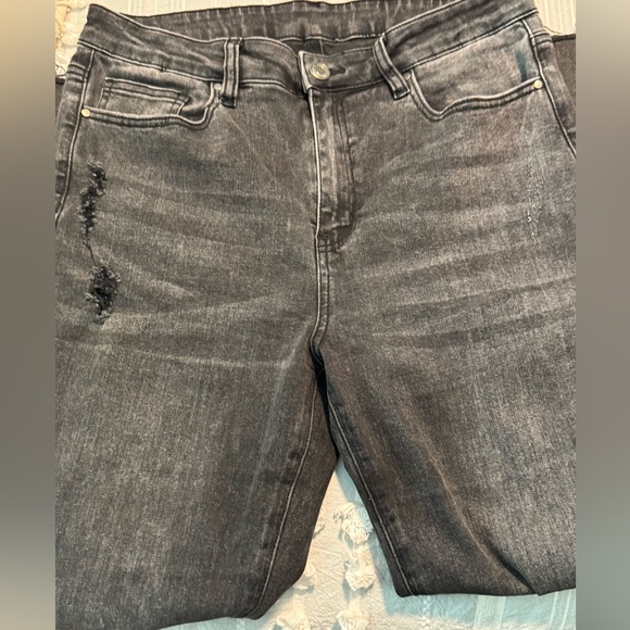 Grace & Lace Mel’s Fave Distressed Straight Leg Cropped Denim, Washed Black - Picture 9 of 11